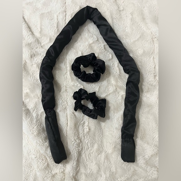 None Accessories - Heatless Hair Curler Set - Black Hair Accessory Set